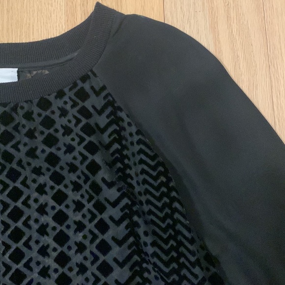 Addison Geometric Pattern Silk Sleeve Top - Picture 4 of 8